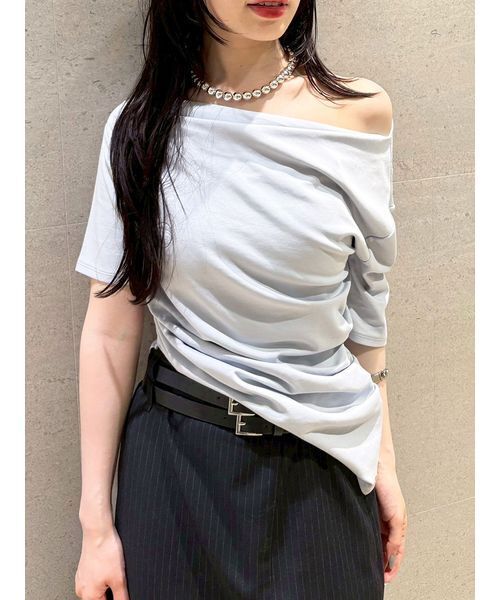 LILY BROWN（リリーブラウン）の「ドレープオフショルカットソー（Tシャツ/カットソー・レディース・ブラック/ブルー/ホワイト・F）」の4枚目の写真