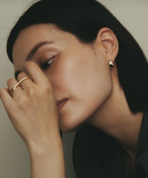 COCOSHNIK(ココシュニック)の「K10平板 フープピアス(ピアス(両耳用)・レディース・イエローゴールド・00)」の6枚目の写真