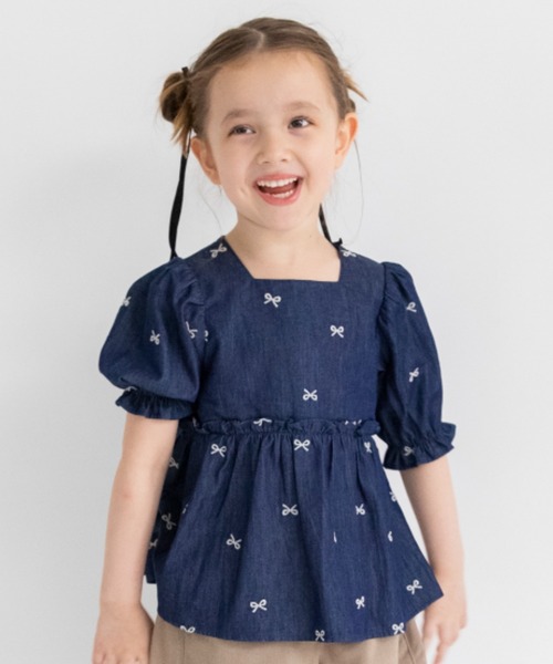 BRANSHES(ブランシェス)の「【おそろい】リボン柄刺繍チュニック(シャツ/ブラウス・キッズ・ネイビー・100/110/120/130/140/150)」の1枚目の写真