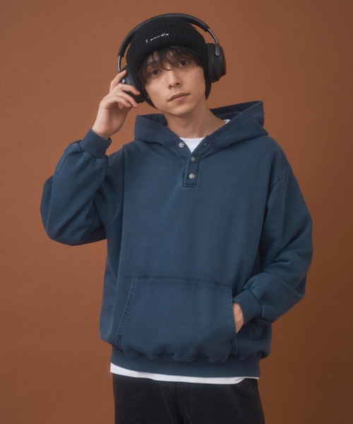 Zooodle(ズードル)の「Pigment henry hoodie - ピグメントヘンリーフーディー -(パーカー・メンズ・レッド/ネイビー・LARGE/MEDIUM)」の12枚目の写真