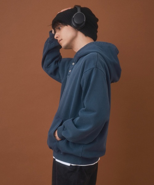 Zooodle(ズードル)の「Pigment henry hoodie - ピグメントヘンリーフーディー -(パーカー・メンズ・レッド/ネイビー・LARGE/MEDIUM)」の15枚目の写真
