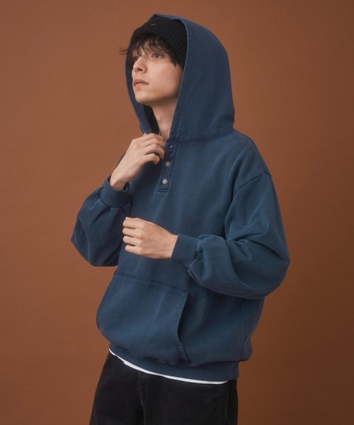 Zooodle(ズードル)の「Pigment henry hoodie - ピグメントヘンリーフーディー -(パーカー・メンズ・レッド/ネイビー・LARGE/MEDIUM)」の21枚目の写真