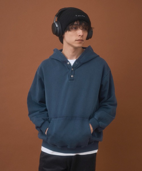 Zooodle(ズードル)の「Pigment henry hoodie - ピグメントヘンリーフーディー -(パーカー・メンズ・レッド/ネイビー・LARGE/MEDIUM)」の7枚目の写真