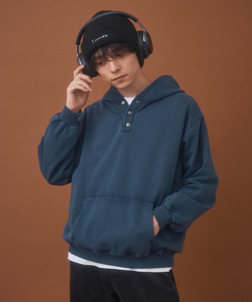 Zooodle(ズードル)の「Pigment henry hoodie - ピグメントヘンリーフーディー -(パーカー・メンズ・レッド/ネイビー・LARGE/MEDIUM)」の13枚目の写真