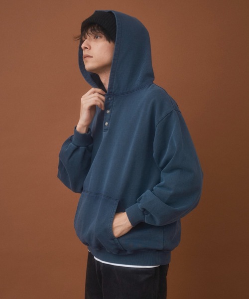 Zooodle(ズードル)の「Pigment henry hoodie - ピグメントヘンリーフーディー -(パーカー・メンズ・レッド/ネイビー・LARGE/MEDIUM)」の22枚目の写真