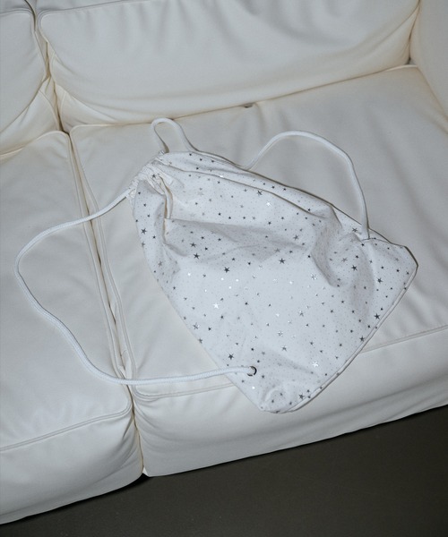 UNE MANSION（ユヌマンション）の「ユニークキラキラスターパターンナップザック（ショルダーバッグ・レディース・ブラック/ホワイト/ピンク・ONESIZE）」の4枚目の写真