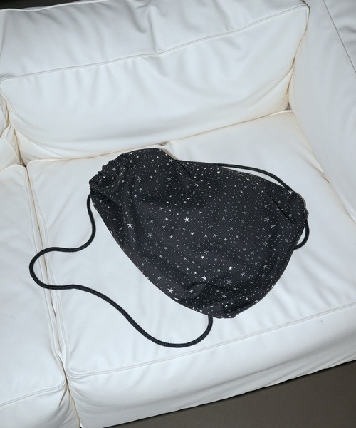 UNE MANSION（ユヌマンション）の「ユニークキラキラスターパターンナップザック（ショルダーバッグ・レディース・ブラック/ホワイト/ピンク・ONESIZE）」の5枚目の写真