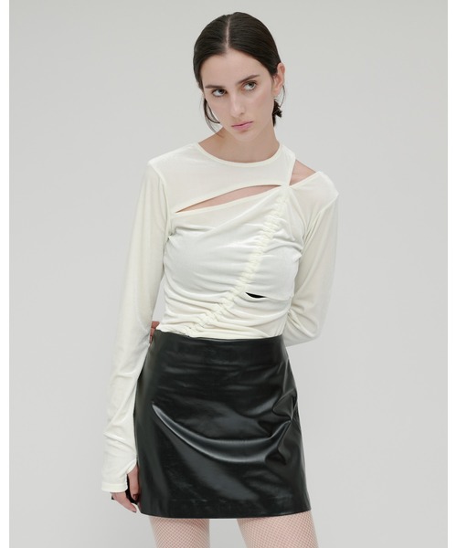 kiehtova（キエトヴァ）の「【kiehtova】VELOR SLIT GATHER TOPS/ベロア スリット ギャザー トップス（Tシャツ/カットソー・レディース・ピンク/ブラック/ホワイト・FREE）」の9枚目の写真