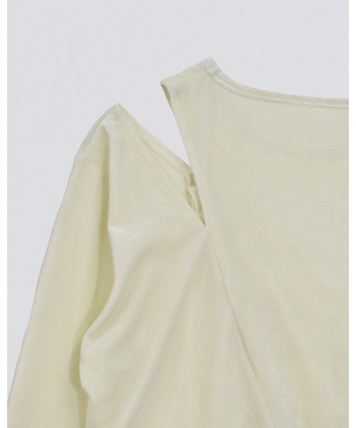 kiehtova（キエトヴァ）の「【kiehtova】VELOR SLIT GATHER TOPS/ベロア スリット ギャザー トップス（Tシャツ/カットソー・レディース・ピンク/ブラック/ホワイト・FREE）」の4枚目の写真