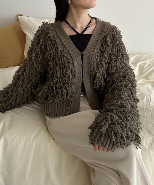 Thevon(ゼボン)の「ループフリンジショートカーディガン(カーディガン/ボレロ・レディース・アイボリー/グレイッシュベージュ/チャコールグレー・FREE)」の3枚目の写真