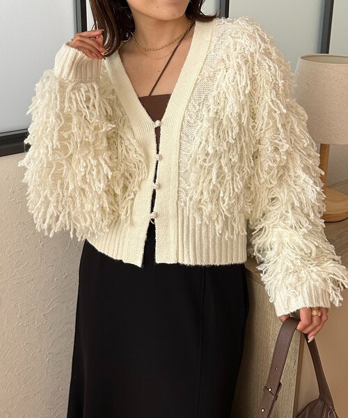 Thevon(ゼボン)の「ループフリンジショートカーディガン(カーディガン/ボレロ・レディース・アイボリー/グレイッシュベージュ/チャコールグレー・FREE)」の2枚目の写真