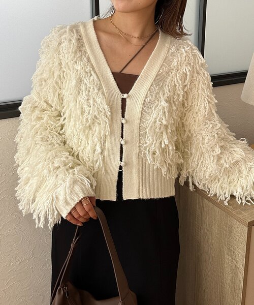 Thevon(ゼボン)の「ループフリンジショートカーディガン(カーディガン/ボレロ・レディース・アイボリー/グレイッシュベージュ/チャコールグレー・FREE)」の4枚目の写真