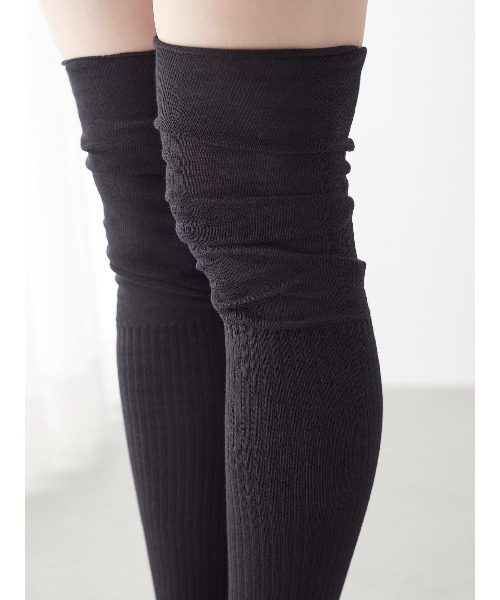 tutuanna（チュチュアンナ）の「綿混くしゅ切替リブオーバーニーソックス（ソックス/靴下・レディース・ブラック/オフホワイト/チャコール/キナリ・M）」の7枚目の写真