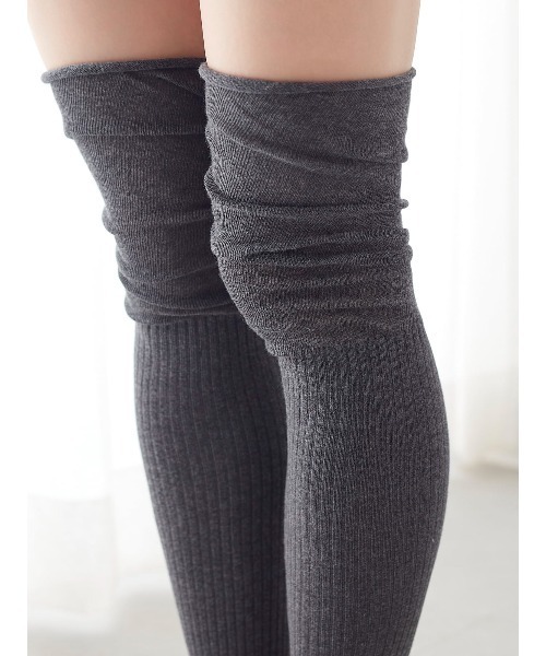 tutuanna（チュチュアンナ）の「綿混くしゅ切替リブオーバーニーソックス（ソックス/靴下・レディース・ブラック/オフホワイト/チャコール/キナリ・M）」の8枚目の写真