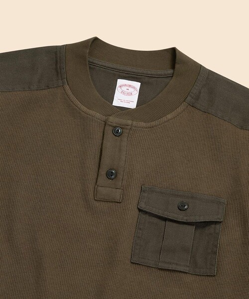 BROOKS BROTHERS（ブルックスブラザーズ）の「コットンブレンド　サーマル　ヘンリーネックシャツ（Tシャツ/カットソー・メンズ・アイボリー/グリーン/ネイビー・LARGE/MEDIUM/SMALL/X-LARGE）」の5枚目の写真