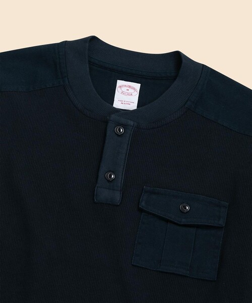 BROOKS BROTHERS（ブルックスブラザーズ）の「コットンブレンド　サーマル　ヘンリーネックシャツ（Tシャツ/カットソー・メンズ・アイボリー/グリーン/ネイビー・LARGE/MEDIUM/SMALL/X-LARGE）」の6枚目の写真