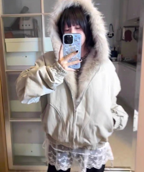 VIBGYOR(ヴィブジョー)の「【LAMPOON】フェイクファーフードブルゾン(ブルゾン・レディース・グレー/ブラック・X-LARGE/LARGE/MEDIUM/SMALL)」の1枚目の写真