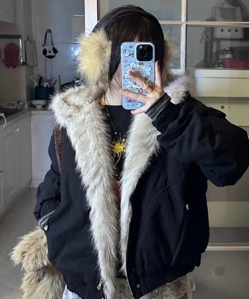 VIBGYOR(ヴィブジョー)の「【LAMPOON】フェイクファーフードブルゾン(ブルゾン・レディース・グレー/ブラック・X-LARGE/LARGE/MEDIUM/SMALL)」の2枚目の写真