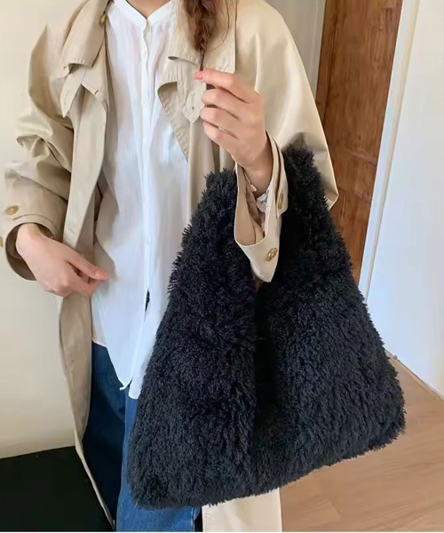 ammy.(エイミードット)の「【 ammy. / エイミードット 】 Vカット ボア ショルダーバッグ(ショルダーバッグ・レディース・ブラック/ライトベージュ・FREE)」の7枚目の写真