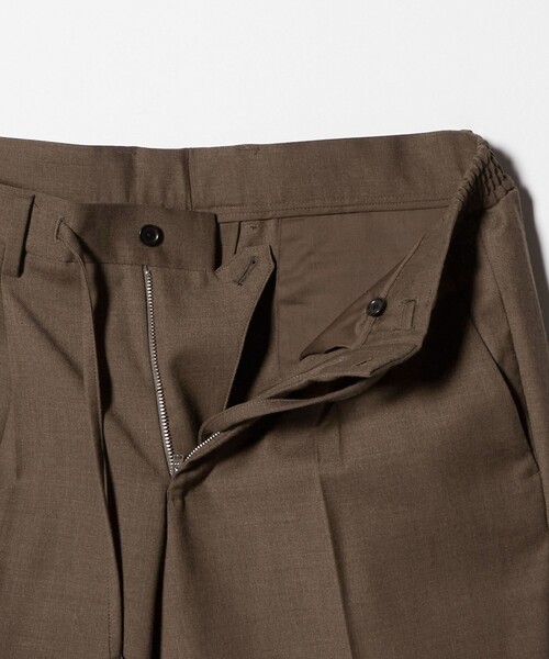 UNITED ARROWS（ユナイテッドアローズ）の「スリムテーパード サイドシャーリング 1プリーツ スラックス ストレッチ 防しわ（スラックス・メンズ・グレー系/ブラウン系/ネイビー・52/46/44/48/50）」の20枚目の写真