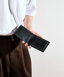 Tomo & Co（トモアンドシーオー）の「Tomo&Co トモアンドシーオー / JUST A MAN'S WALLET タンニンバケッタレザー二つ折り財布 ミニウォレット / TM-WALLET-0006（財布）」