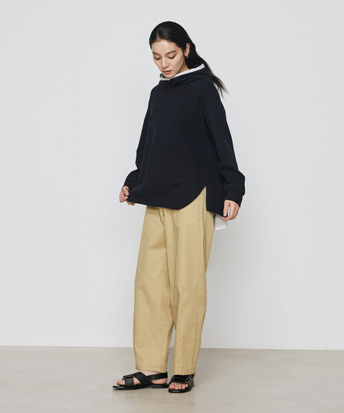 Gabardine K.T(ギャバジンケーティー)の「ブークレダンボール レイヤード風フード付トレーナー(スウェット・レディース・ライトグレー/ネイビー・9号/7号)」の7枚目の写真