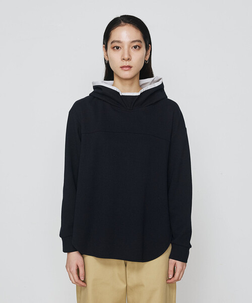 Gabardine K.T(ギャバジンケーティー)の「ブークレダンボール レイヤード風フード付トレーナー(スウェット・レディース・ライトグレー/ネイビー・9号/7号)」の9枚目の写真