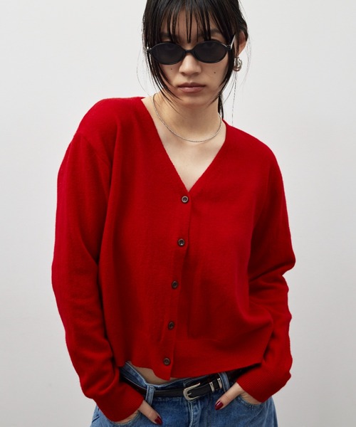 HANNE（アン）の「Vネックニットカーディガン（カーディガン/ボレロ・レディース・レッド/チャコールグレー/ブルー・FREE）」の3枚目の写真
