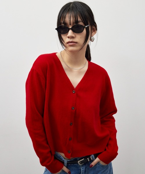 HANNE（アン）の「Vネックニットカーディガン（カーディガン/ボレロ・レディース・レッド/チャコールグレー/ブルー・FREE）」の4枚目の写真