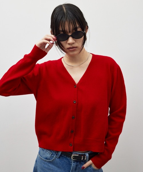 HANNE（アン）の「Vネックニットカーディガン（カーディガン/ボレロ・レディース・レッド/チャコールグレー/ブルー・FREE）」の5枚目の写真