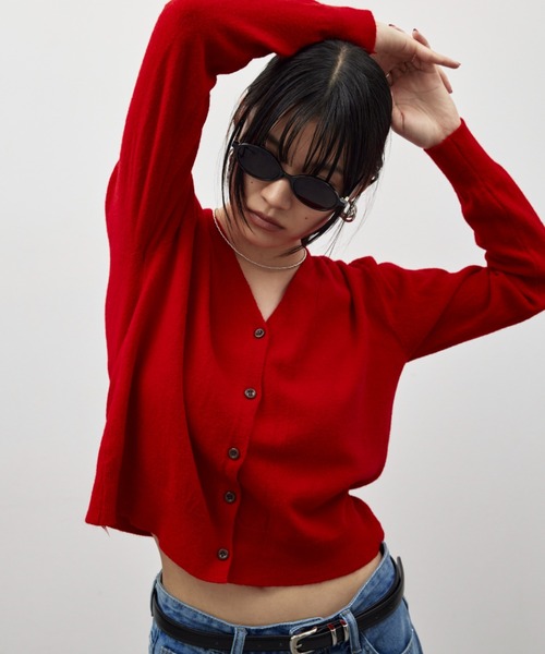 HANNE（アン）の「Vネックニットカーディガン（カーディガン/ボレロ・レディース・レッド/チャコールグレー/ブルー・FREE）」の6枚目の写真