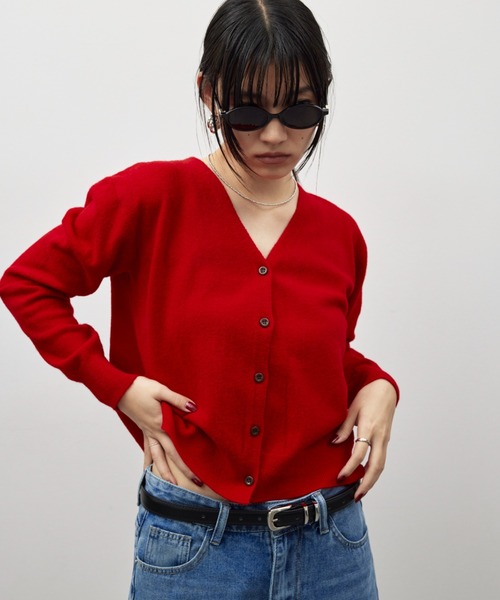 HANNE（アン）の「Vネックニットカーディガン（カーディガン/ボレロ・レディース・レッド/チャコールグレー/ブルー・FREE）」の7枚目の写真