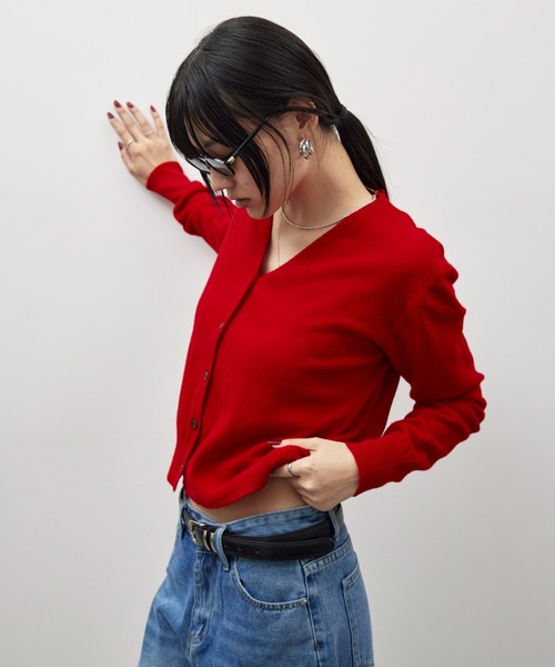 HANNE（アン）の「Vネックニットカーディガン（カーディガン/ボレロ・レディース・レッド/チャコールグレー/ブルー・FREE）」の10枚目の写真