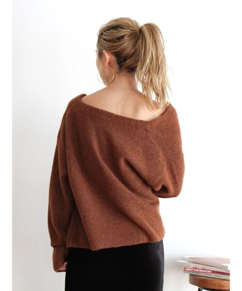 Ungrid（アングリッド）の「【WEB限定】オフショルデザインニット（ニット/セーター・レディース・ブラウン/チャコールグレー/オフホワイト・FREE）」の6枚目の写真