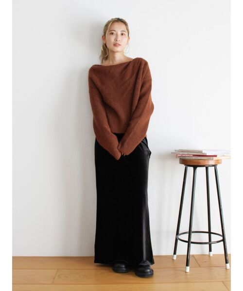 Ungrid（アングリッド）の「【WEB限定】オフショルデザインニット（ニット/セーター・レディース・ブラウン/チャコールグレー/オフホワイト・FREE）」の7枚目の写真