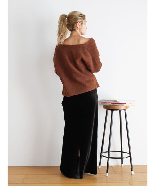 Ungrid（アングリッド）の「【WEB限定】オフショルデザインニット（ニット/セーター・レディース・ブラウン/チャコールグレー/オフホワイト・FREE）」の9枚目の写真
