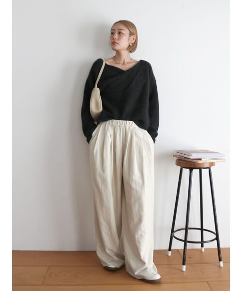 Ungrid（アングリッド）の「【WEB限定】オフショルデザインニット（ニット/セーター・レディース・ブラウン/チャコールグレー/オフホワイト・FREE）」の13枚目の写真