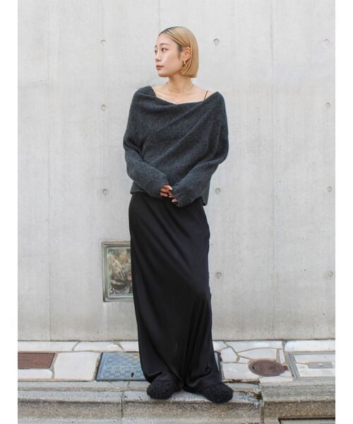 Ungrid（アングリッド）の「【WEB限定】オフショルデザインニット（ニット/セーター・レディース・ブラウン/チャコールグレー/オフホワイト・FREE）」の17枚目の写真