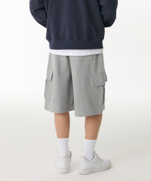 MUSINSA STANDARD（ムシンサスタンダード）の「ワンタックカーゴバミューダスウェットパンツ [ミディアムグレー]（その他パンツ・メンズ・その他・SMALL/MEDIUM/LARGE/X-LARGE/XX-LARGE/XXX-LARGE）」の2枚目の写真