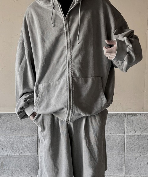 YACA（ヤーカ）の「Pigment Zip Parka/ピグメントジップパーカー【unisex item】（パーカー・レディース・チャコールグレー/ライトグレー・FREE）」の13枚目の写真