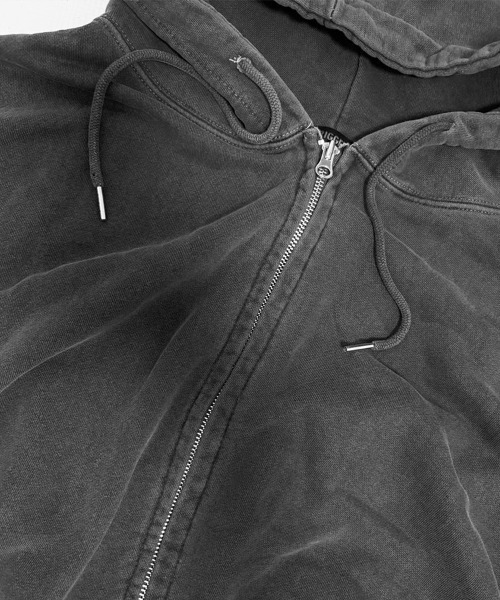 YACA（ヤーカ）の「Pigment Zip Parka/ピグメントジップパーカー【unisex item】（パーカー・レディース・チャコールグレー/ライトグレー・FREE）」の16枚目の写真