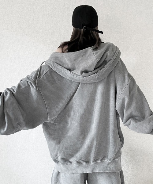 YACA（ヤーカ）の「Pigment Zip Parka/ピグメントジップパーカー【unisex item】（パーカー・レディース・チャコールグレー/ライトグレー・FREE）」の8枚目の写真