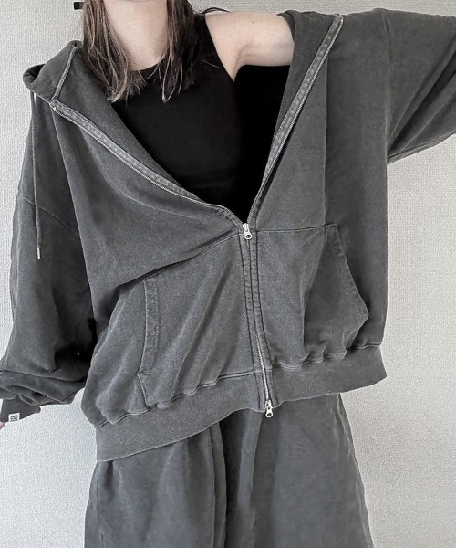 YACA（ヤーカ）の「Pigment Zip Parka/ピグメントジップパーカー【unisex item】（パーカー・レディース・チャコールグレー/ライトグレー・FREE）」の3枚目の写真