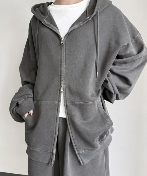 YACA(ヤーカ)の「Pigment Zip Parka/ピグメントジップパーカー【unisex item】(パーカー・レディース・チャコールグレー/ライトグレー・FREE)」の12枚目の写真
