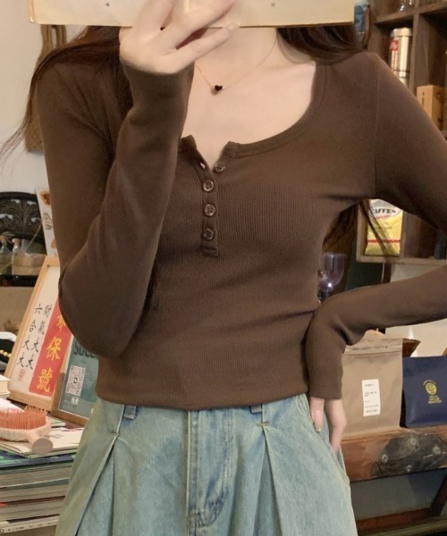 Teem Store(チームストア)の「【裏「微」起毛】【5色展開】【S~Lサイズ選べる】あったかいコンパクト ヘンリーネックロンT(Tシャツ/カットソー・レディース・ホワイト/ブラウン/レッド/ブラック/グレー・S/M/L)」の10枚目の写真