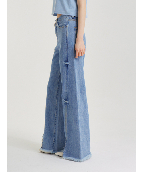 UNKNOWN PLANET(アンノウンプラネット)の「ラインスリットデニムパンツブルー(デニムパンツ・レディース・その他・LARGE/MEDIUM/SMALL)」の5枚目の写真