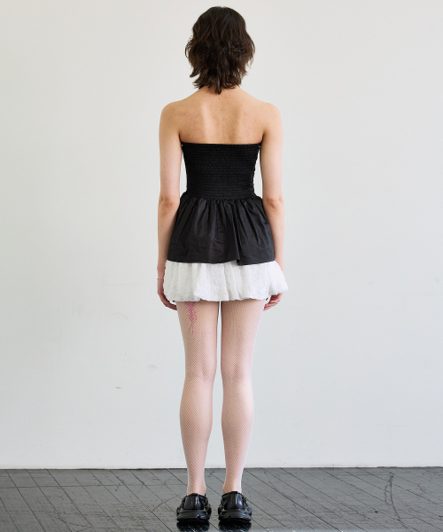 ARI（アリ）の「NOVA SMOCKED SCARF TUBE TOP / BLACK（シャツ/ブラウス・レディース・ブラック・FREE）」の4枚目の写真