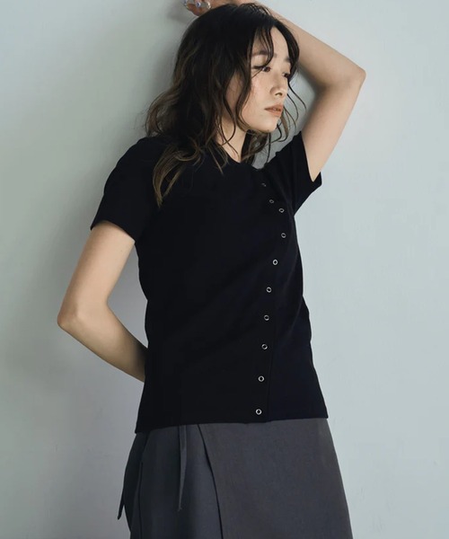 merrylatte(メリーラテ)の「asymmetry snap rib knit(ニット/セーター・レディース・ブラック・FREE)」の1枚目の写真