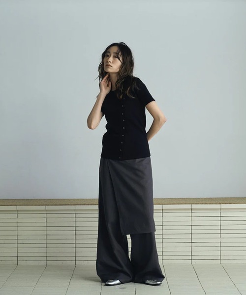 merrylatte(メリーラテ)の「asymmetry snap rib knit(ニット/セーター・レディース・ブラック・FREE)」の2枚目の写真