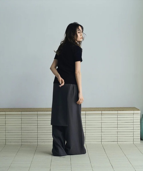 merrylatte(メリーラテ)の「asymmetry snap rib knit(ニット/セーター・レディース・ブラック・FREE)」の4枚目の写真